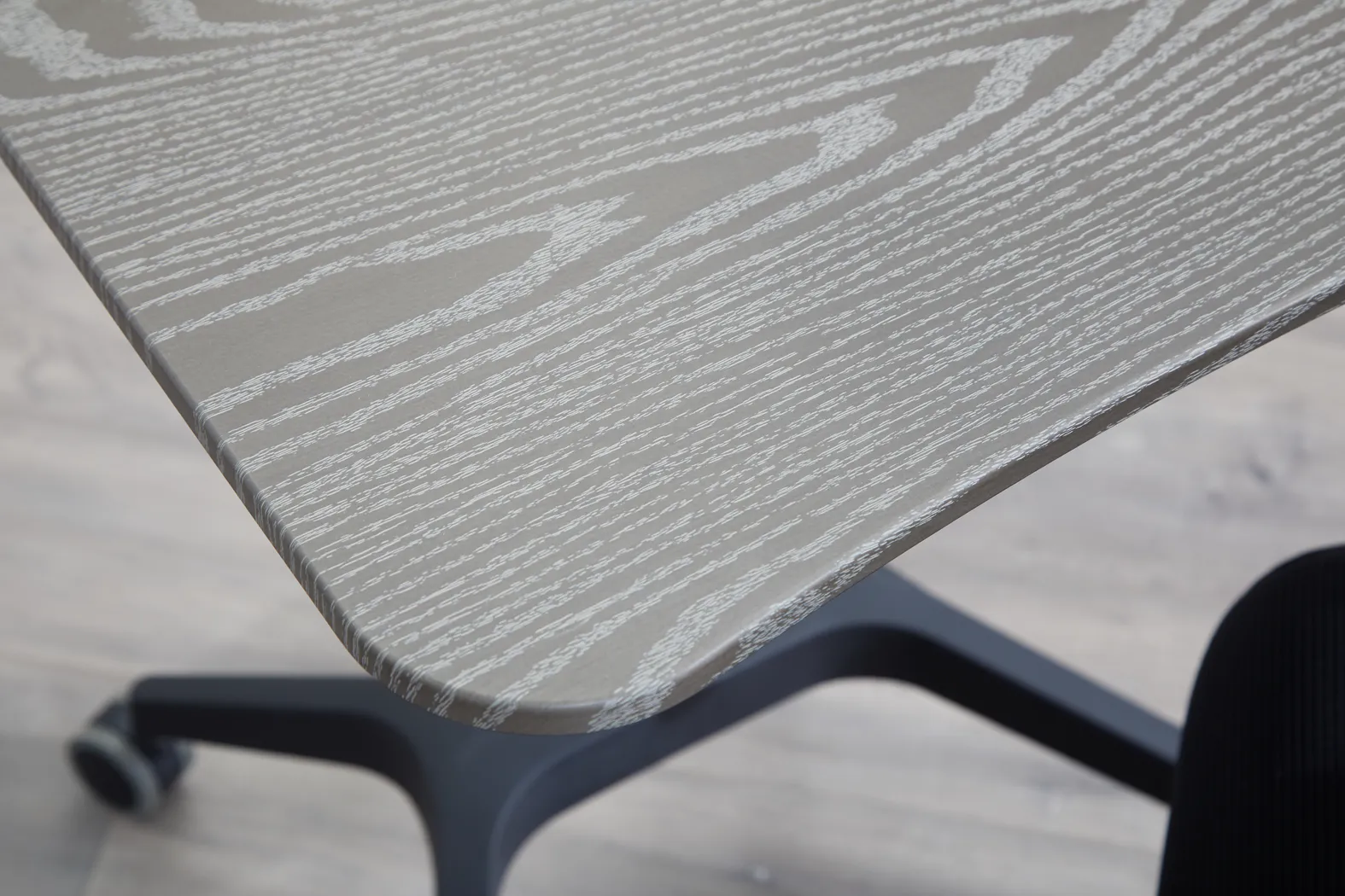 Lebar Gray Desk - Thumbnail - Image 6