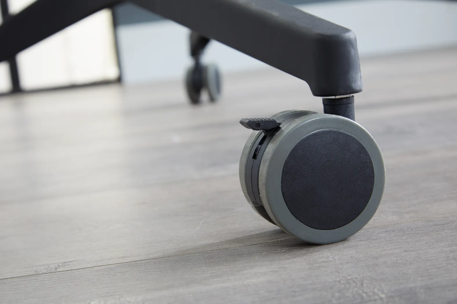 Lebar Gray Desk - Thumbnail - Image 9