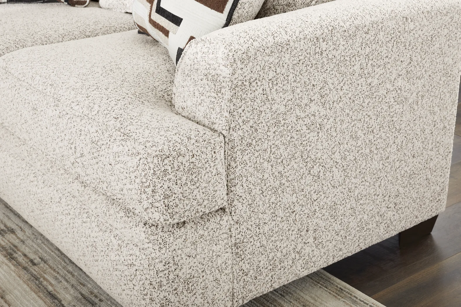 Lincoln Park Off-White Loveseat - Thumbnail - Image 3