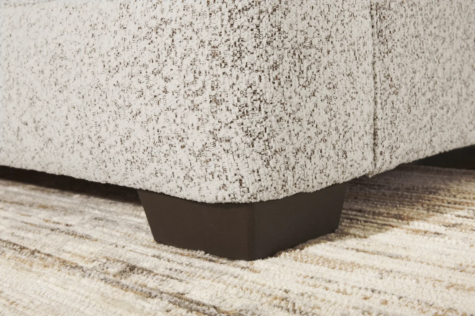 Lincoln Park Off-White Loveseat - Thumbnail - Image 4