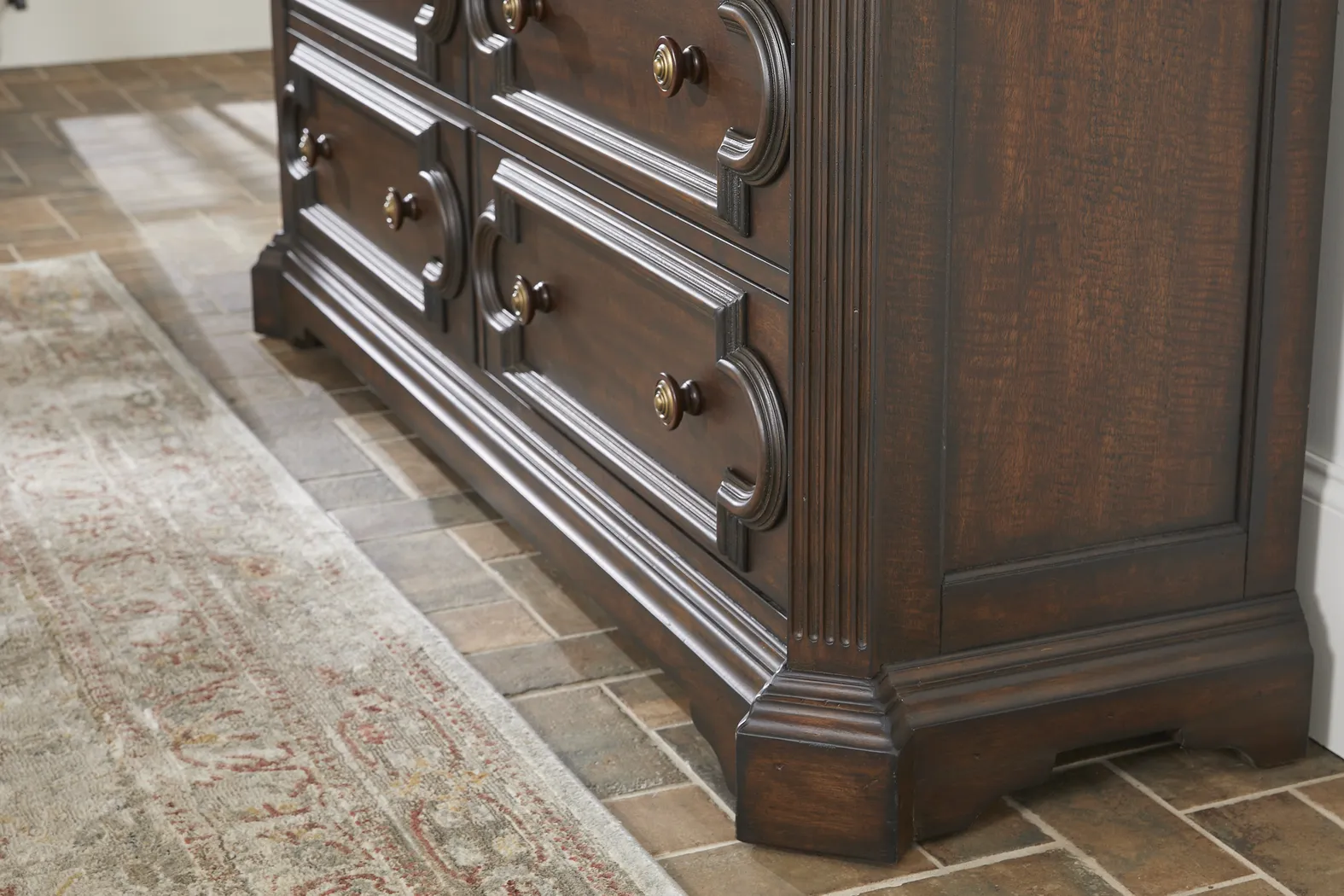 Lindenwood Saddle Dresser - Thumbnail - Image 4