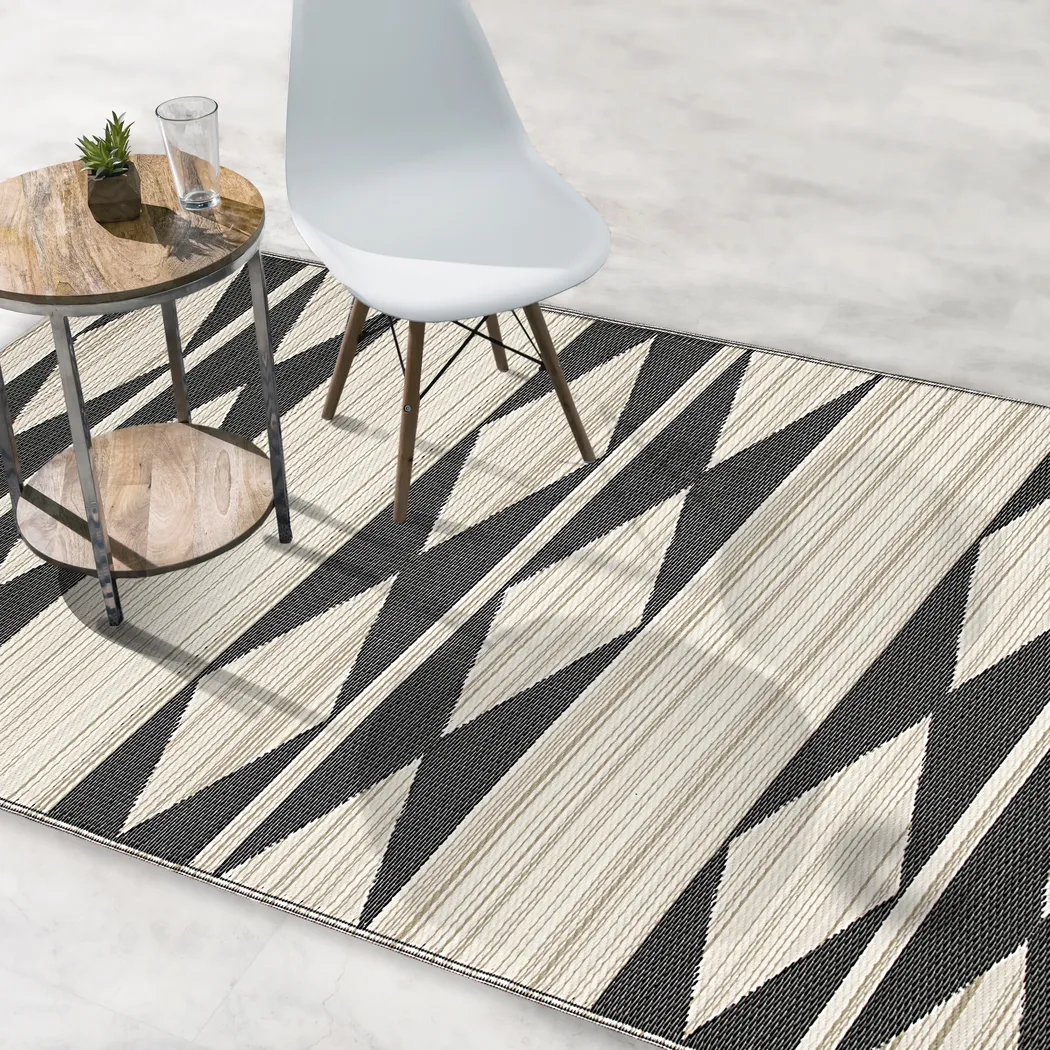 Lineve Natural/Black 6' x 9' Indoor/Outdoor Rug - Thumbnail - Image 2
