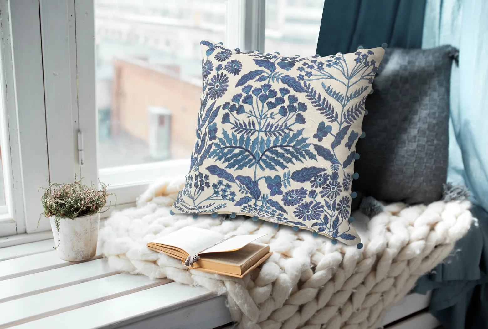 Lisan Blue Accent Pillow - Thumbnail - Image 3