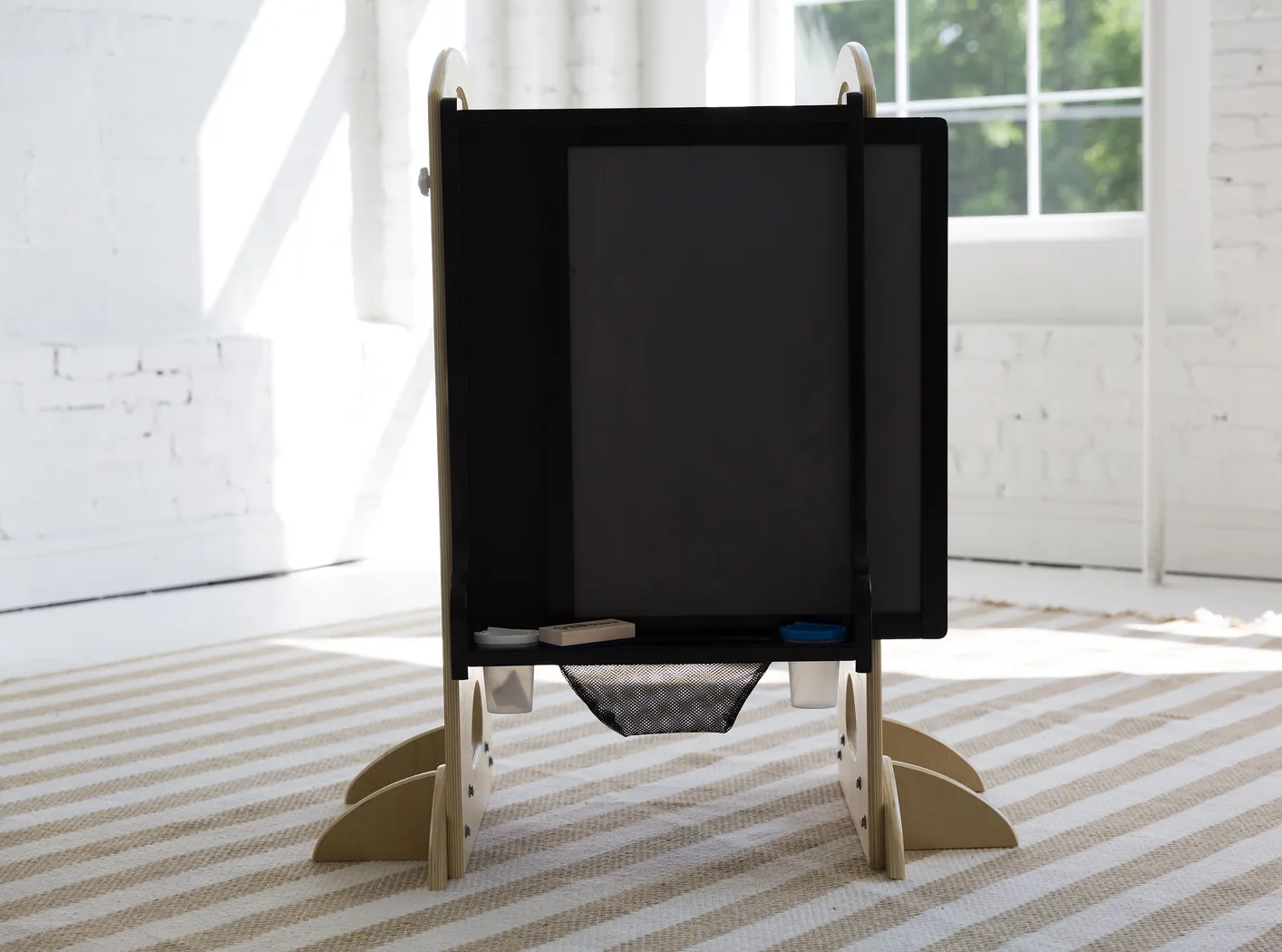 Little Partners Black Learning Tower with Learn and Share Easel - Thumbnail - Image 4