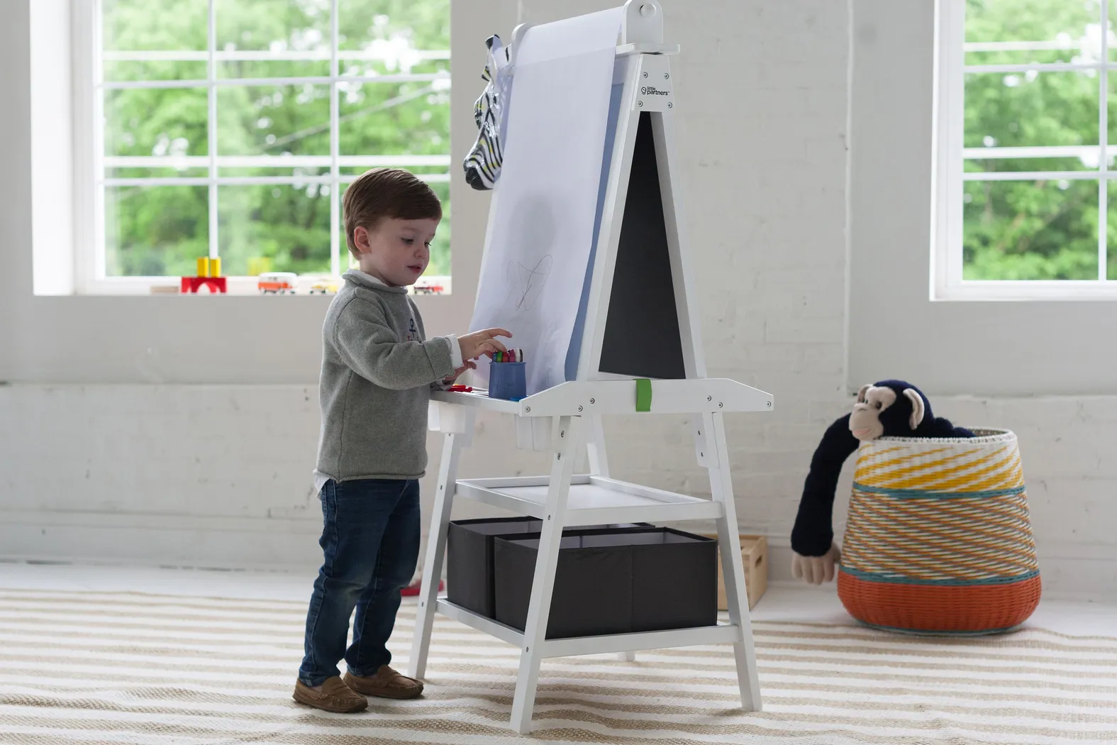 Little Partners Espresso Deluxe Learn and Play Art Center Easel - Thumbnail - Image 5