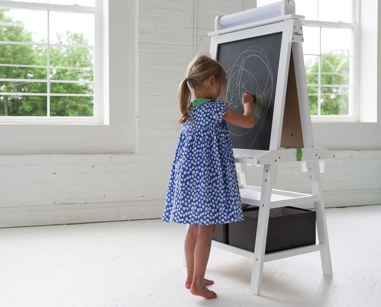 Little Partners Gray Deluxe Learn and Play Art Center Easel - Thumbnail - Image 4