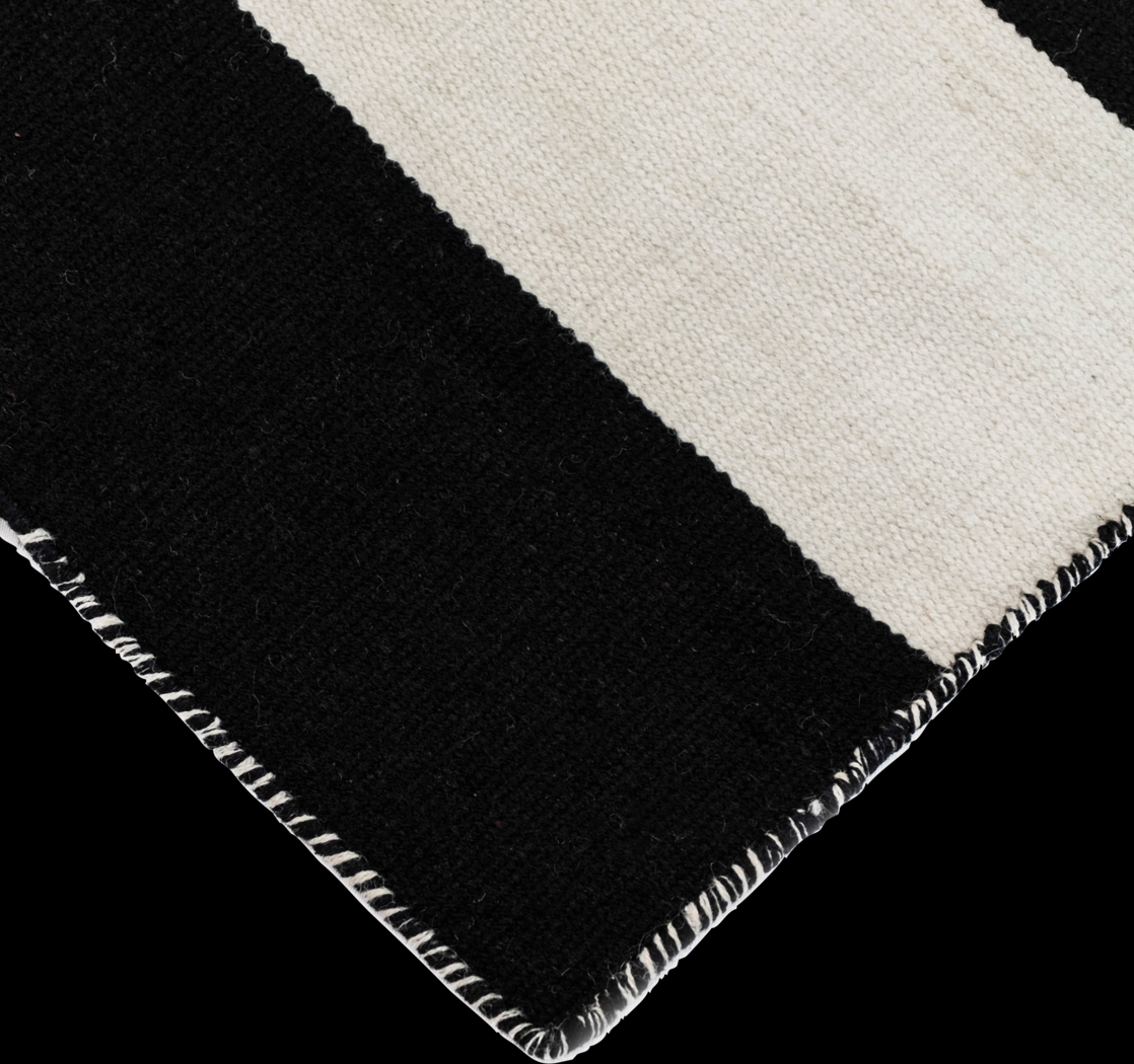 Lorahorn Black 5' x 7'6 Indoor/Outdoor Rug - Thumbnail - Image 5