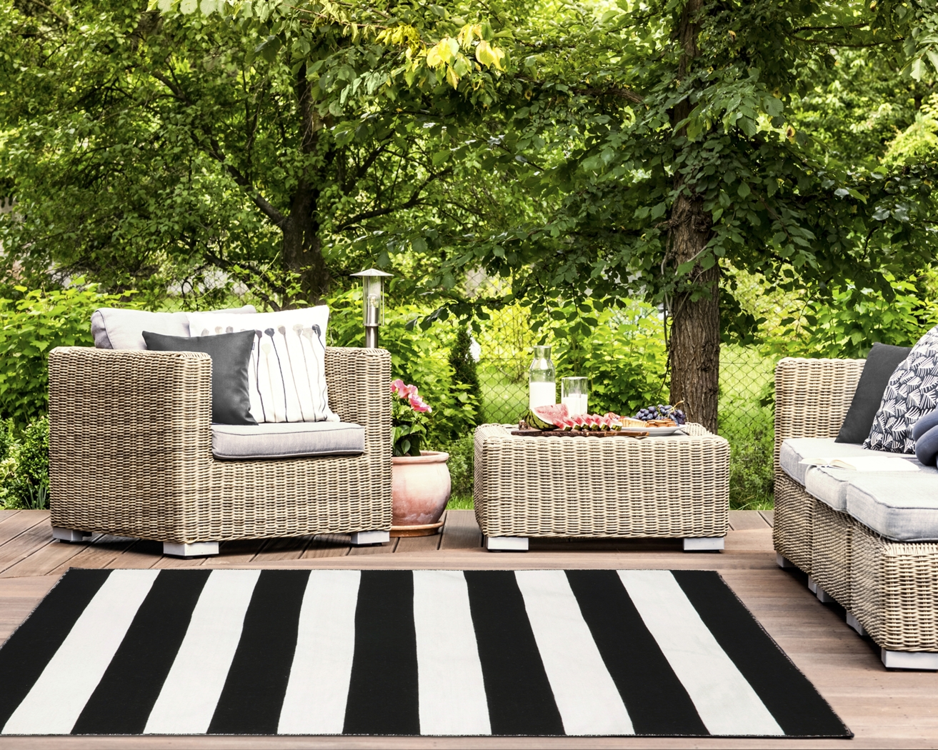 Lorahorn Black 7'6 x 9'6 Indoor/Outdoor Rug - Thumbnail - Image 2