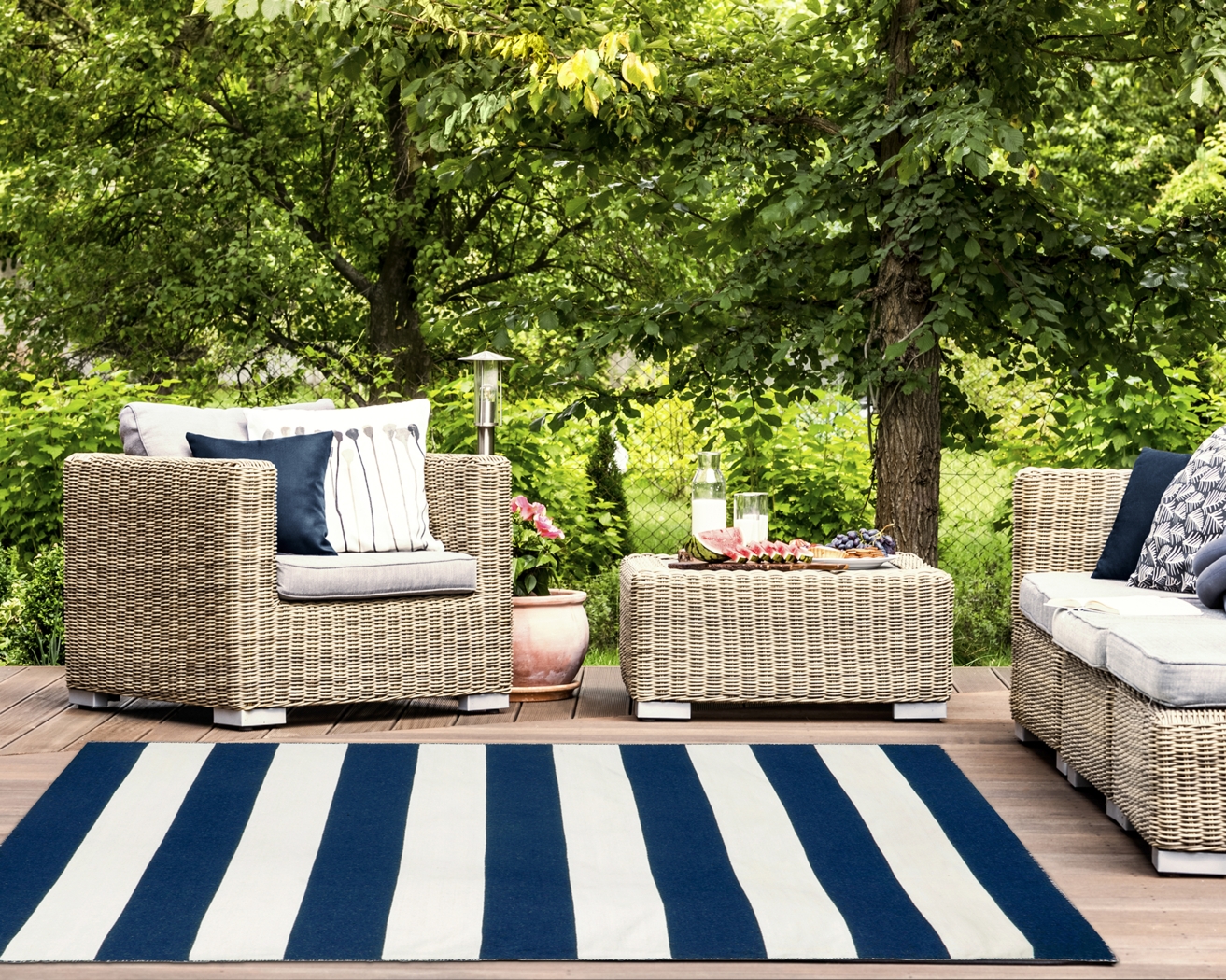 Lorahorn Navy 5' x 7'6 Indoor/Outdoor Rug - Thumbnail - Image 2