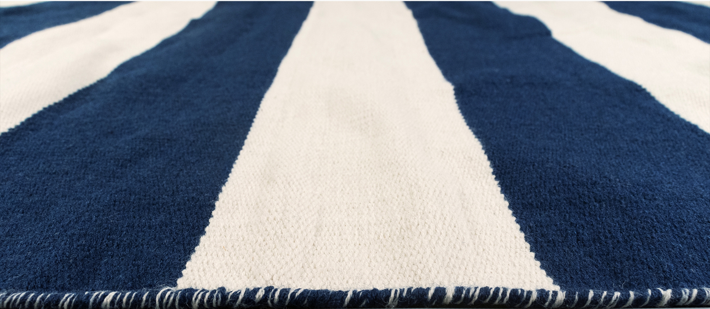 Lorahorn Navy 5' x 7'6 Indoor/Outdoor Rug - Thumbnail - Image 4