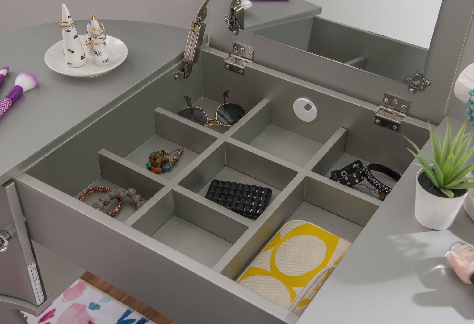 Loring Gray Vanity Set - Thumbnail - Image 18