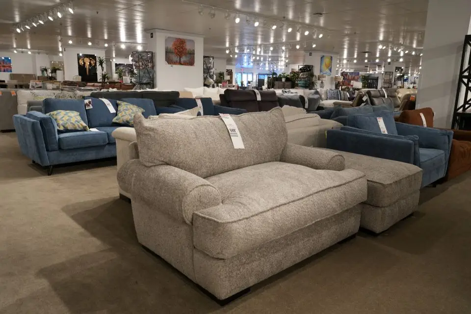 loveseat-norcross.JPG