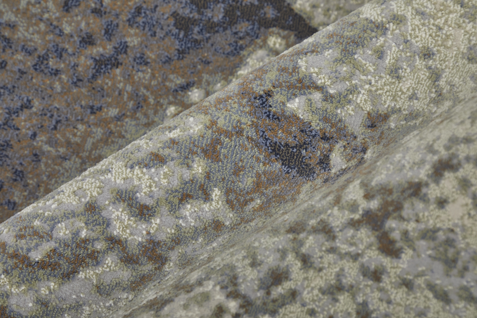 Lucent Taupe 5' x 7'6 Rug - Thumbnail - Image 5