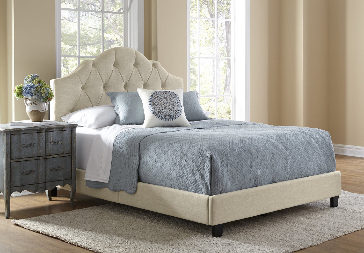 Luella Linen Queen Upholstered Bed - Thumbnail - Image 3