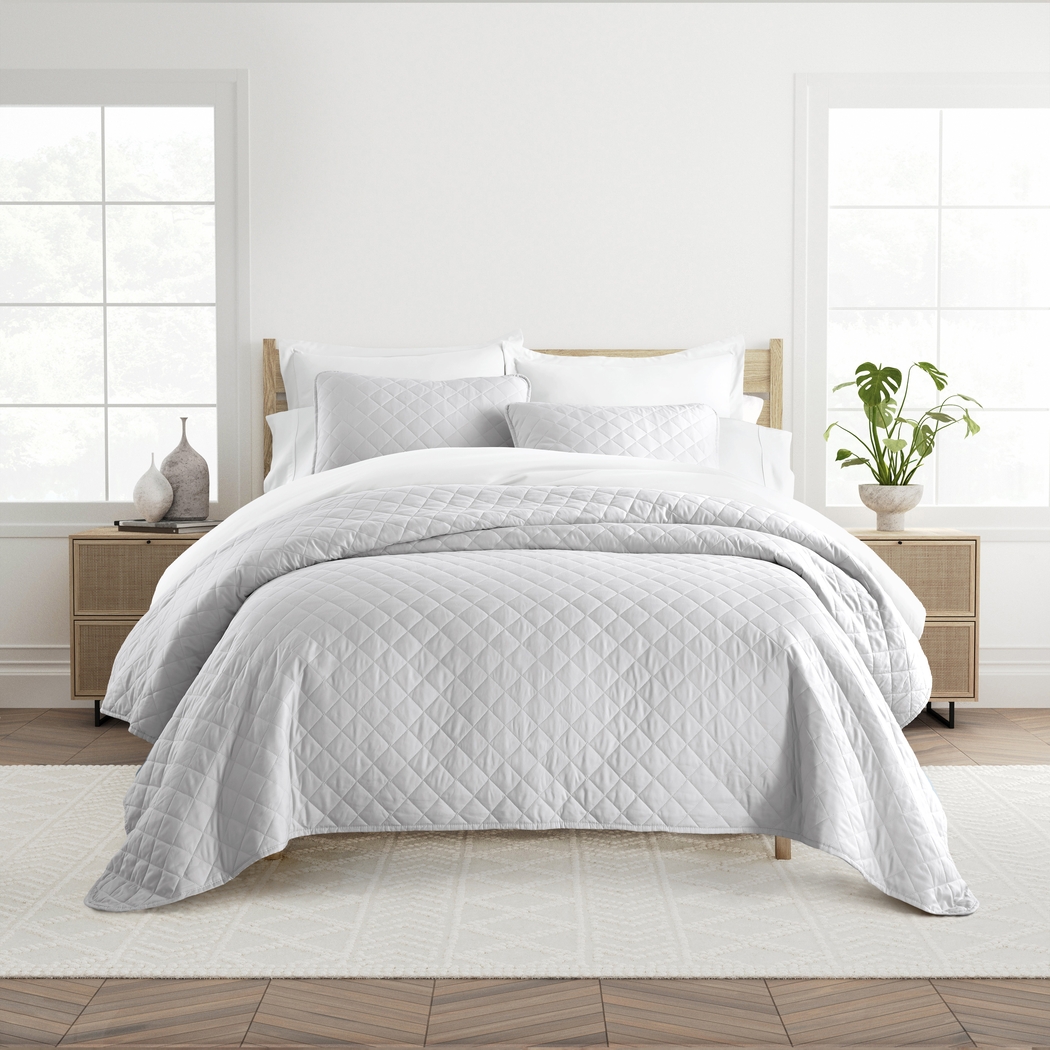 Lulldale Gray 3 Pc King Quilt Set - Thumbnail - Image 1