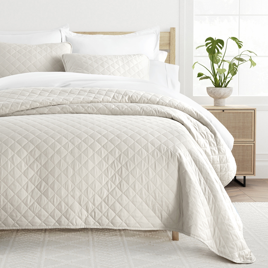 Lulldale Natural 3 Pc Queen Quilt Set - Thumbnail - Image 3