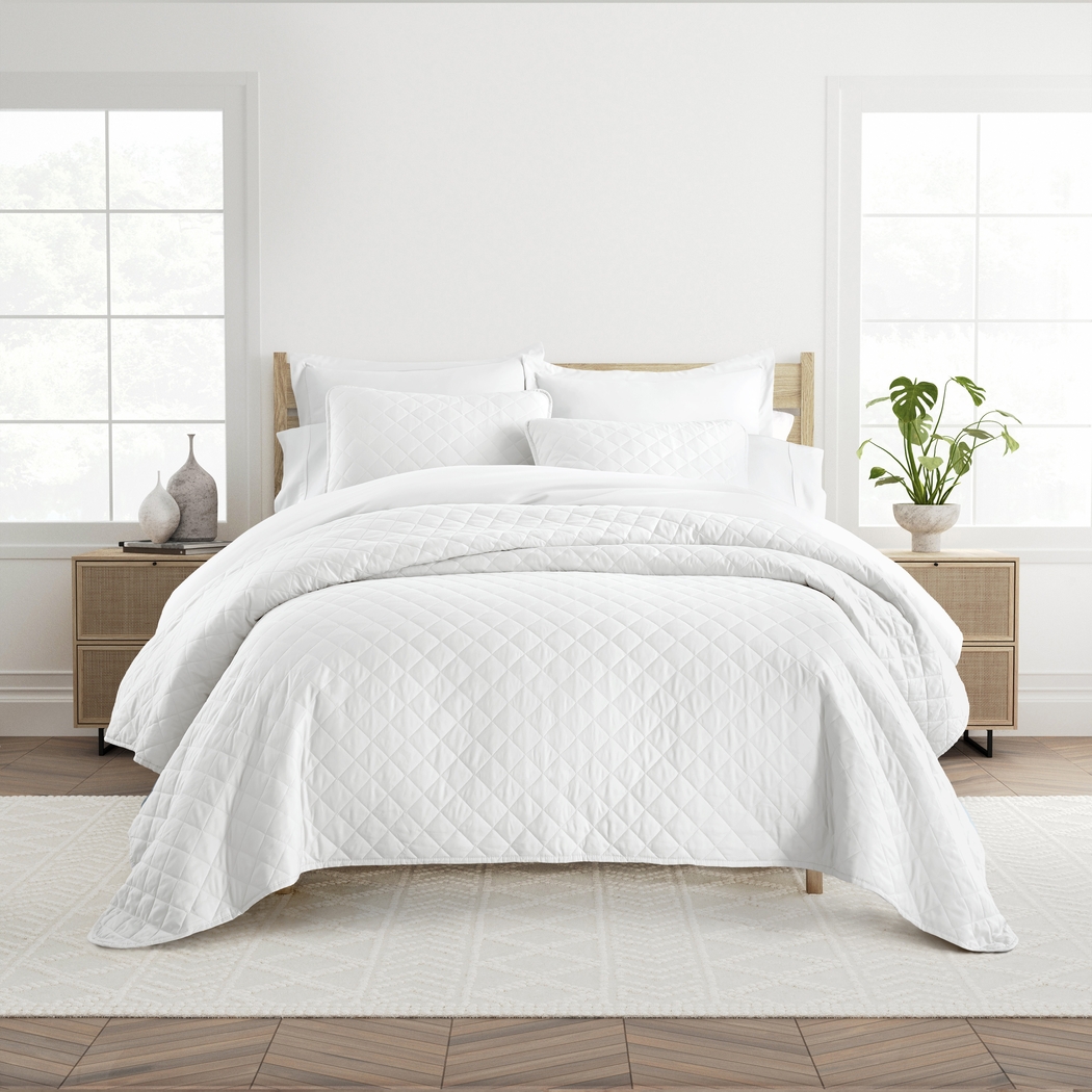 Lulldale White 3 Pc Queen Quilt Set - Thumbnail - Image 1