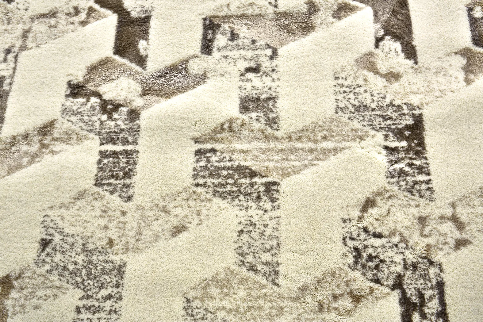 Lynx Cream 5' x 8' Rug - Thumbnail - Image 3