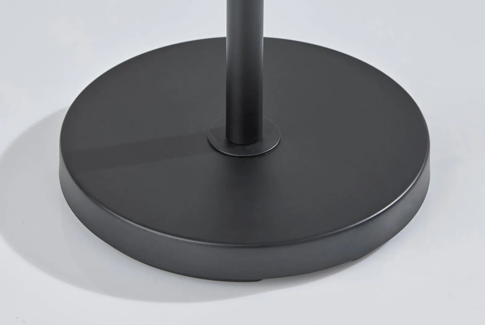 Maelia Black Floor Lamp - Thumbnail - Image 3