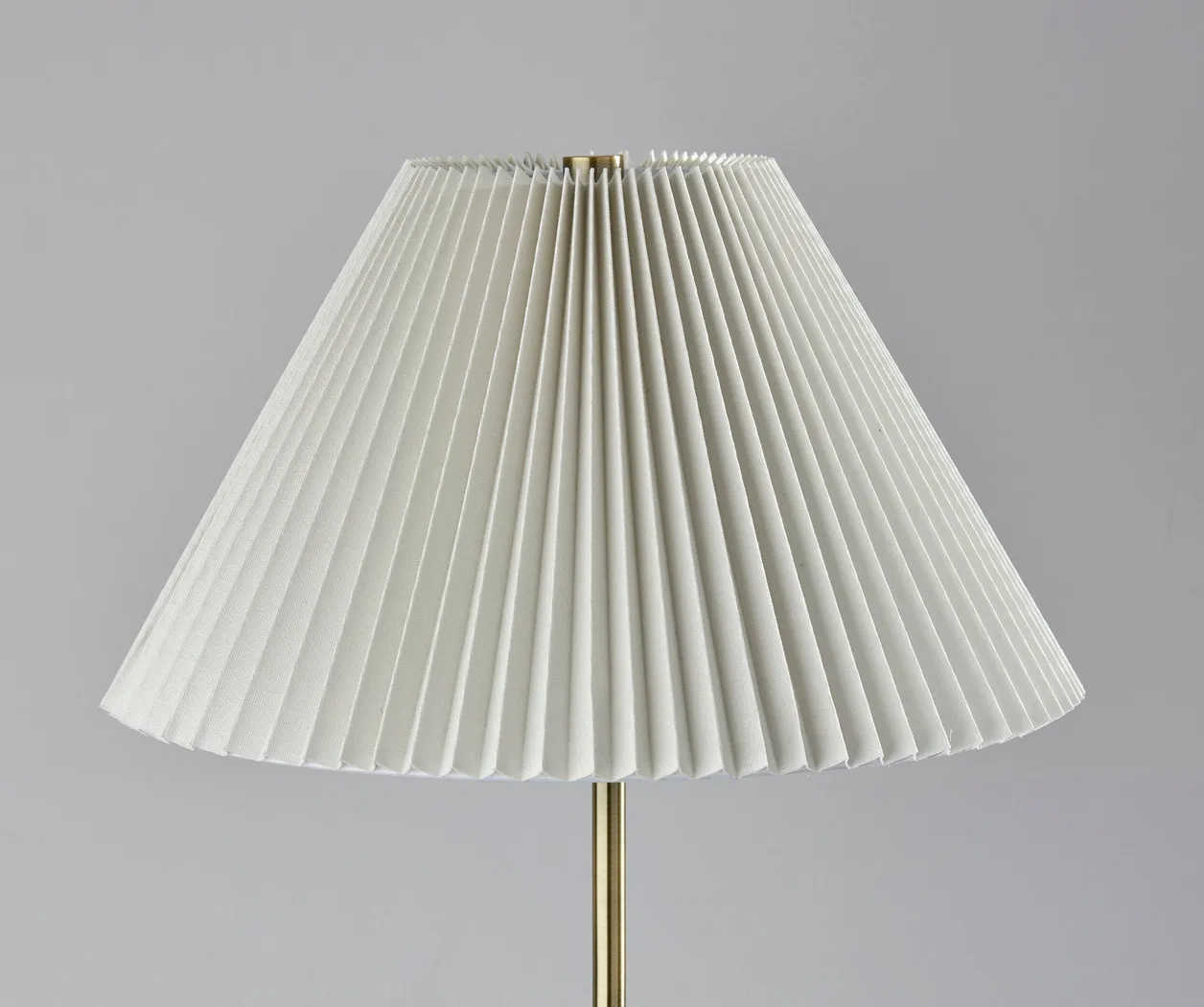 Maelia Brass Floor Lamp - Thumbnail - Image 3