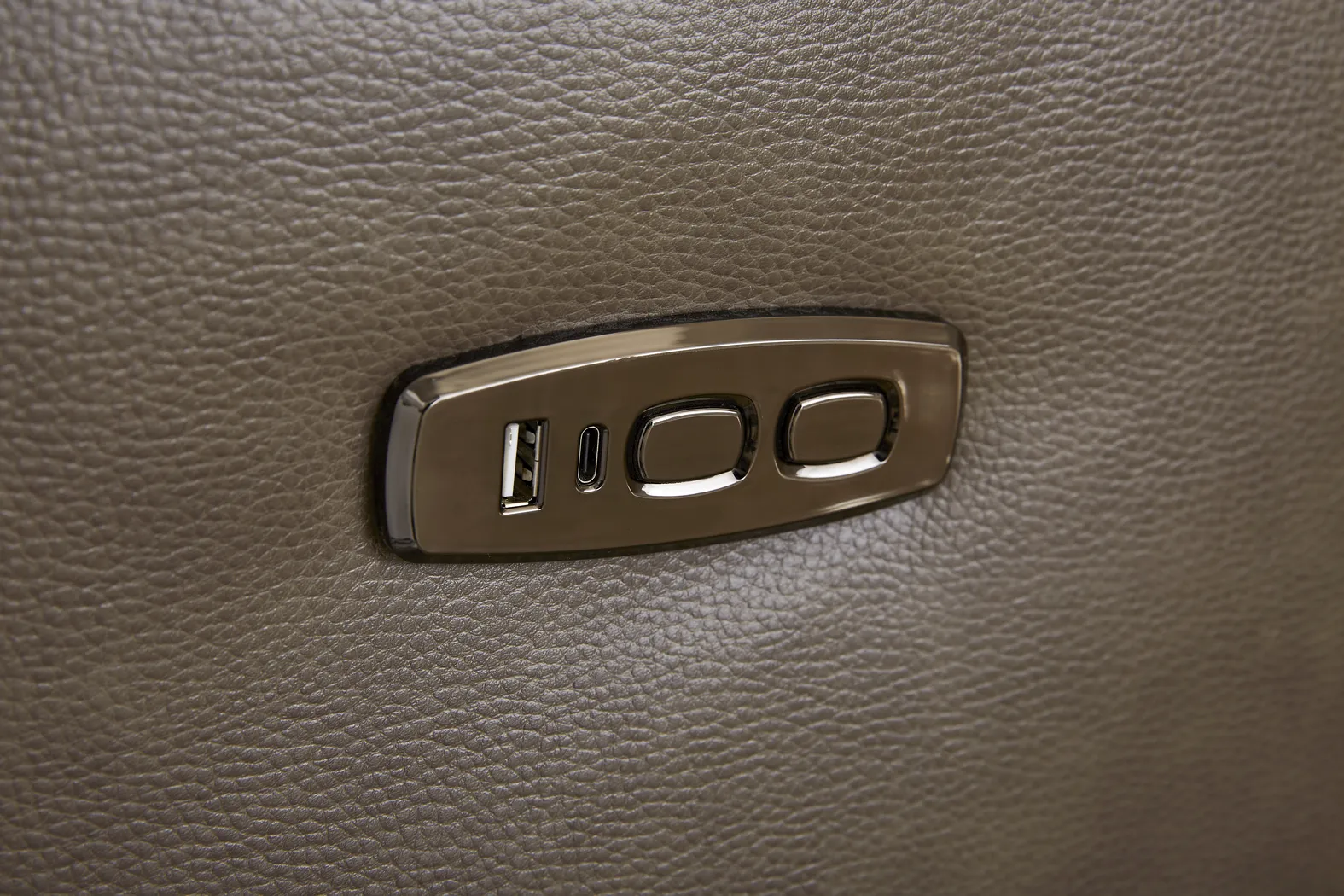  Maestro Living Room - Thumbnail - Image 16