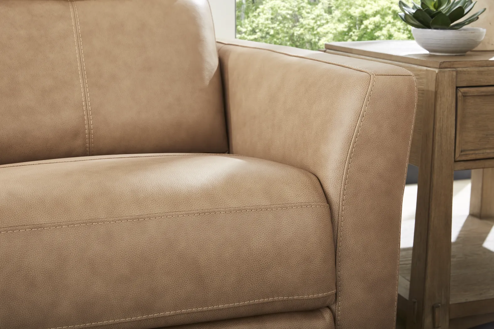 Maestro Sand Leather Loveseat - Thumbnail - Image 3
