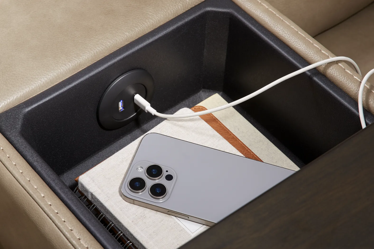 Magellan Sand Leather Reclining Console Loveseat - Thumbnail - Image 4