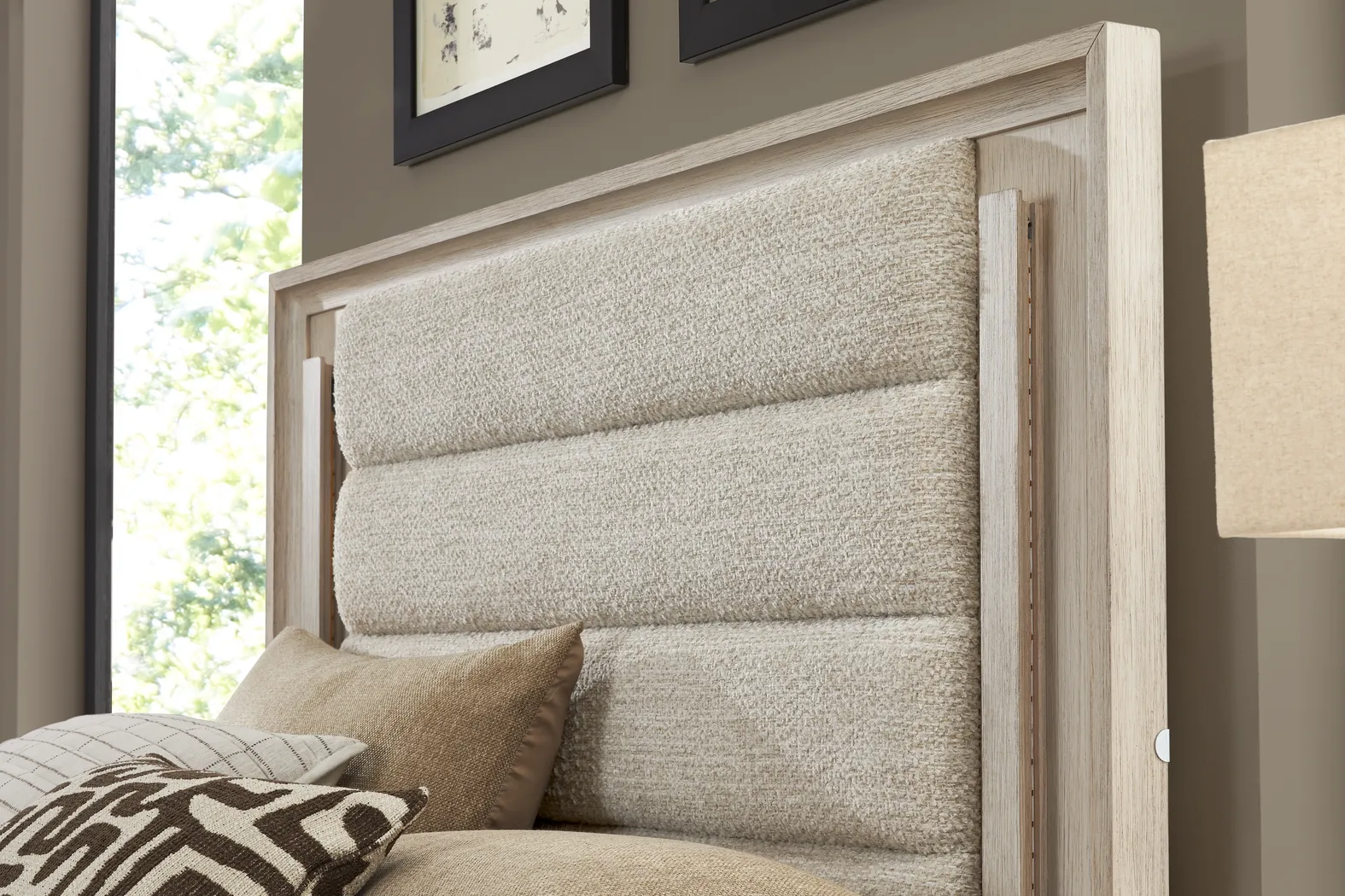 Maguire White 5 Pc Queen Upholstered Bedroom - Image 3