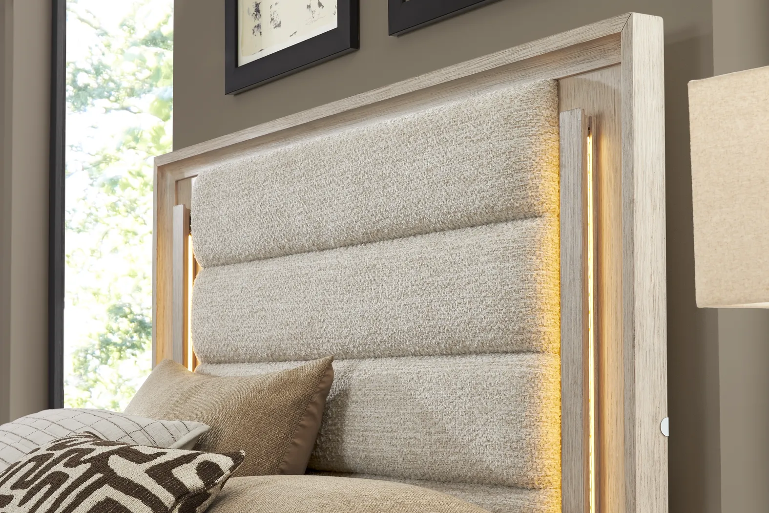 Maguire White 5 Pc Queen Upholstered Bedroom - Image 4