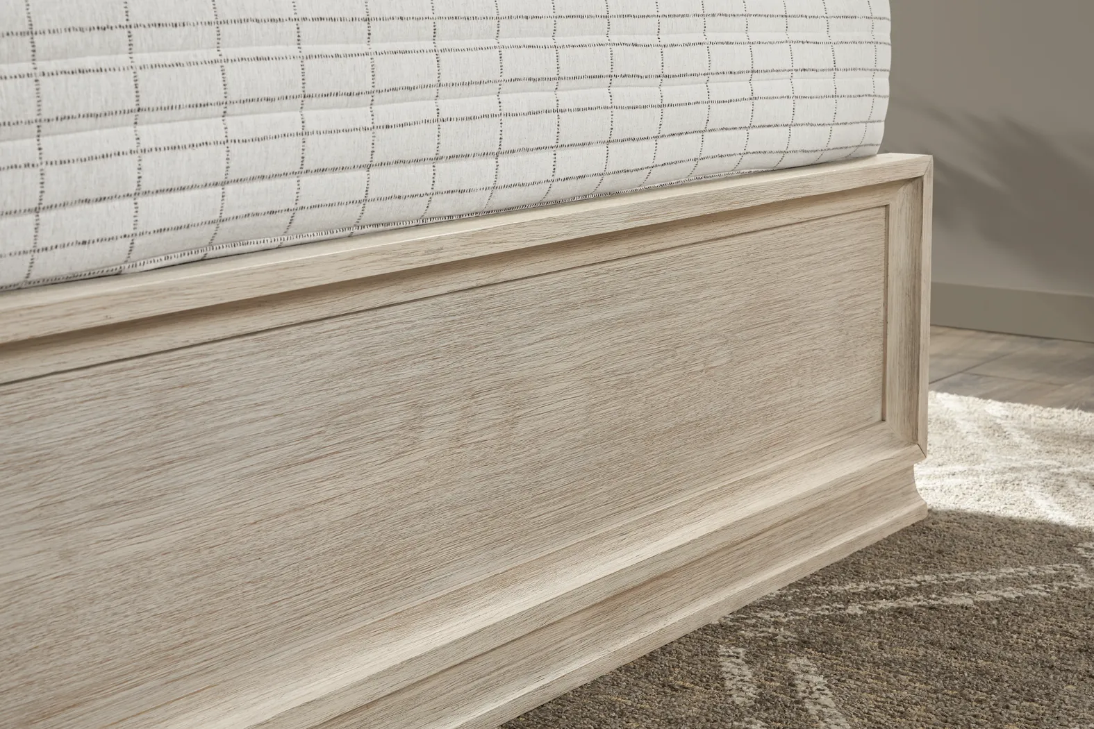 Maguire White 5 Pc Queen Upholstered Bedroom - Image 5