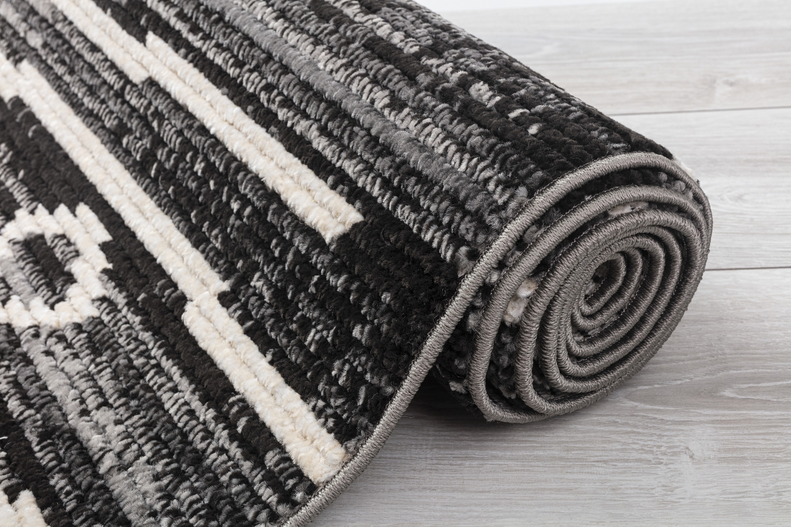 Maidbo Black 5'7 x 7'7 Rug - Thumbnail - Image 8