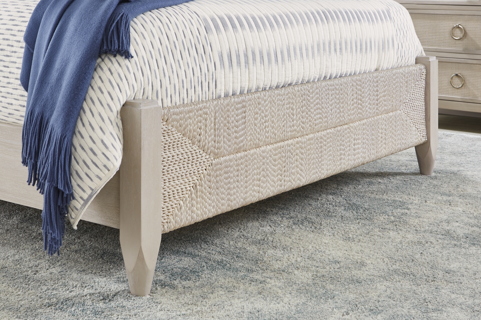 Maldive White 3 Pc Queen Panel Bed - Thumbnail - Image 4