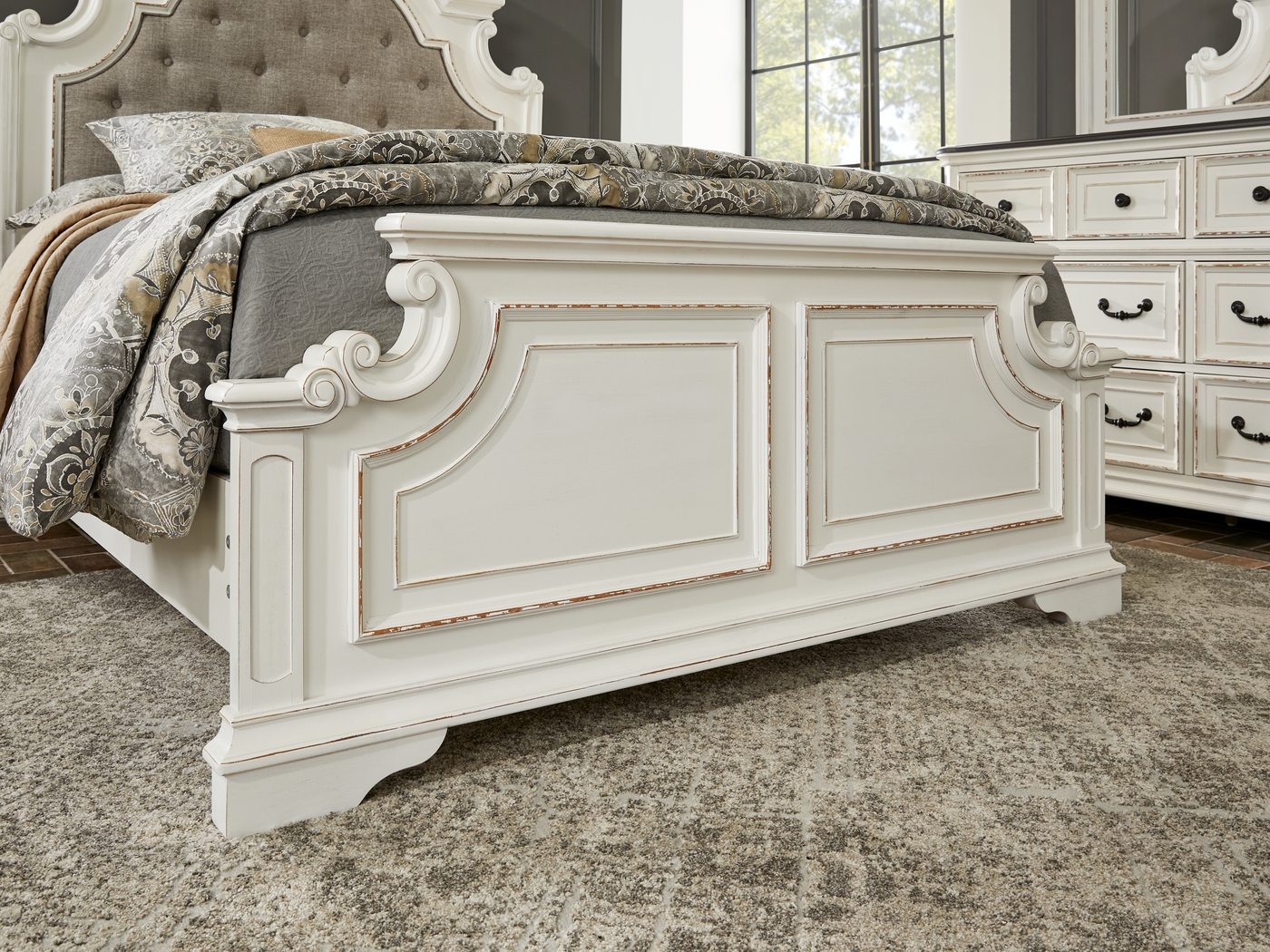 Marien Park White 7 Pc King Upholstered Bedroom - Thumbnail - Image 4