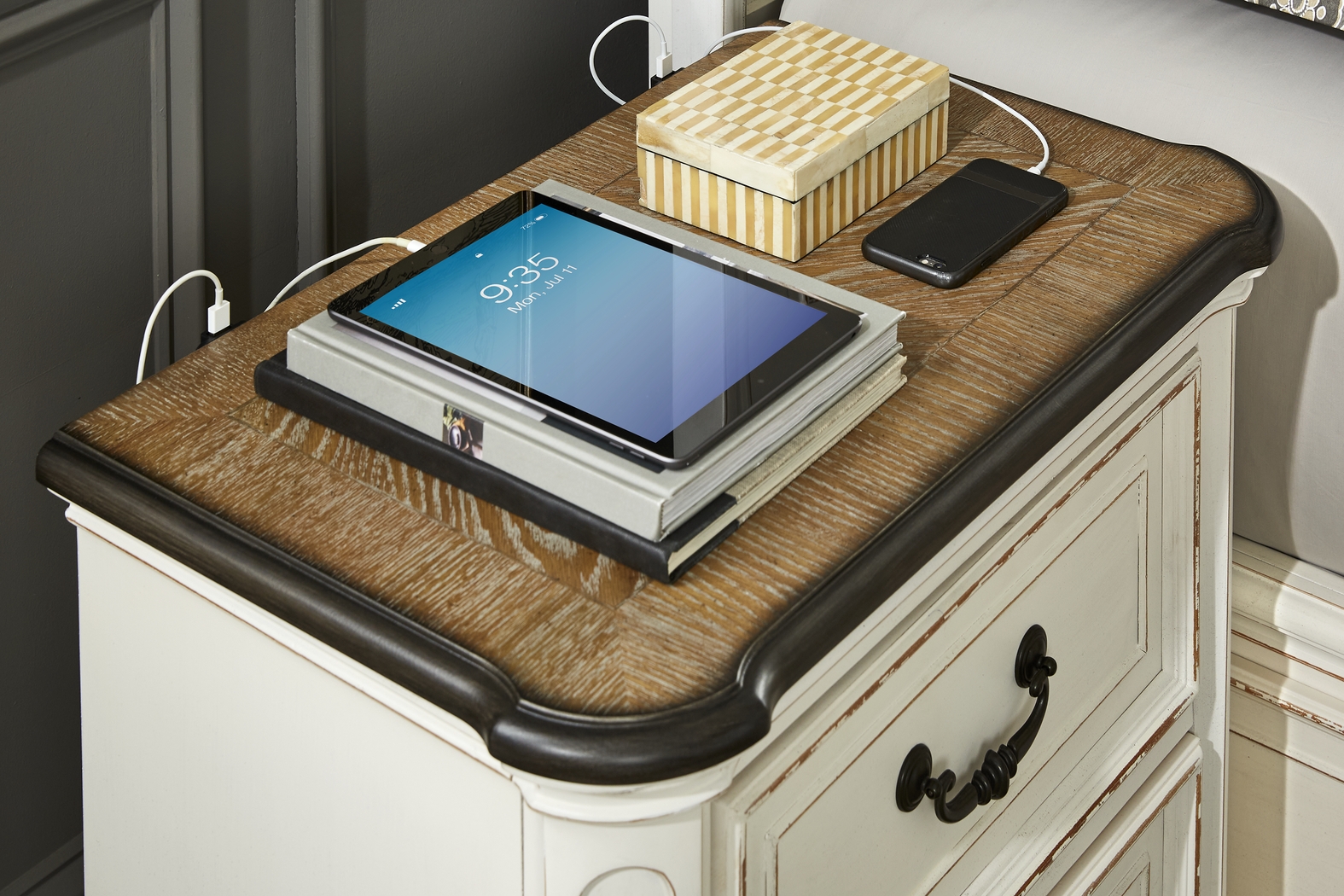 Marien Park White 7 Pc Queen Storage Bedroom - Thumbnail - Image 12