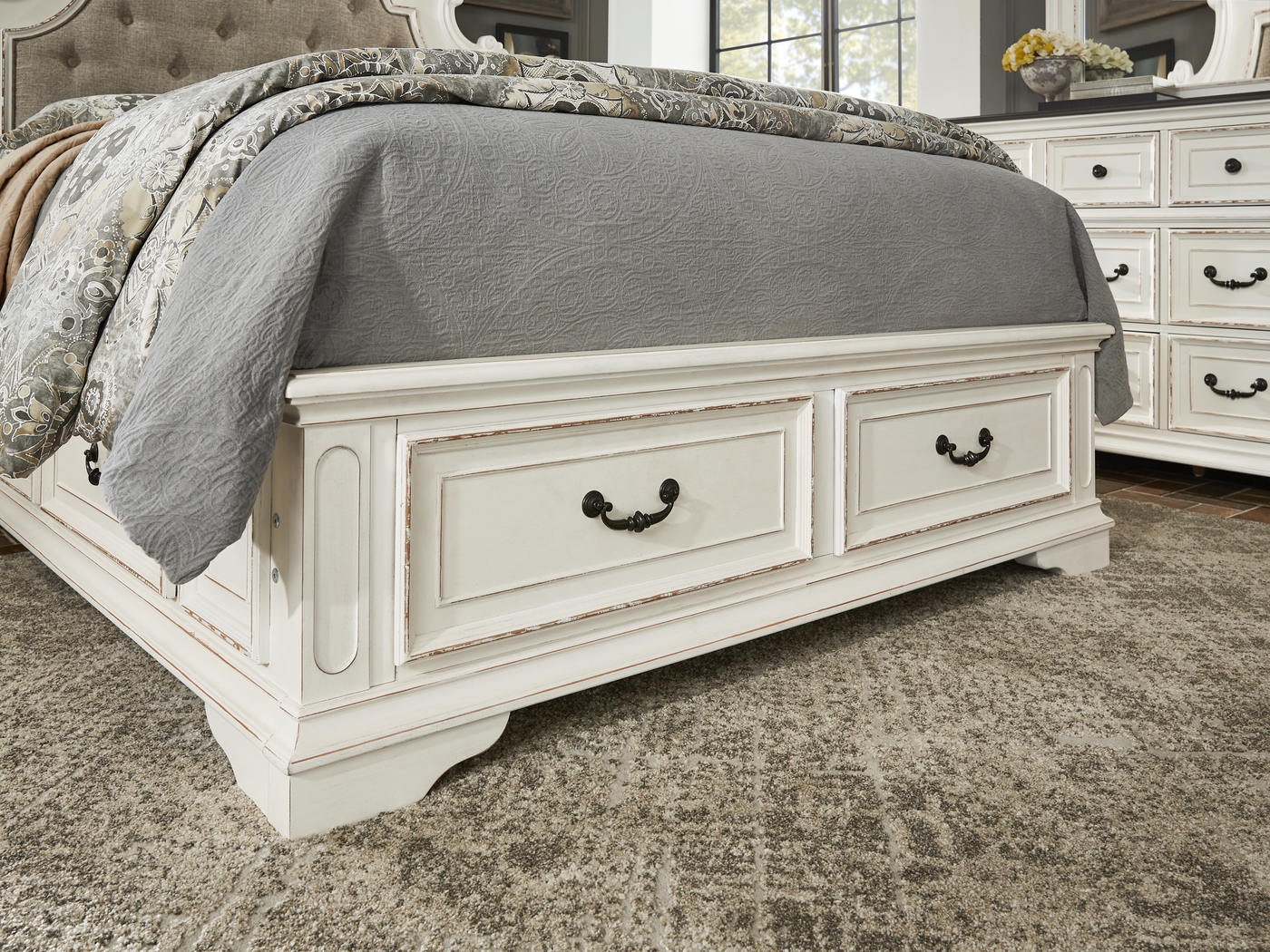 Marien Park White 7 Pc Queen Storage Bedroom - Thumbnail - Image 4