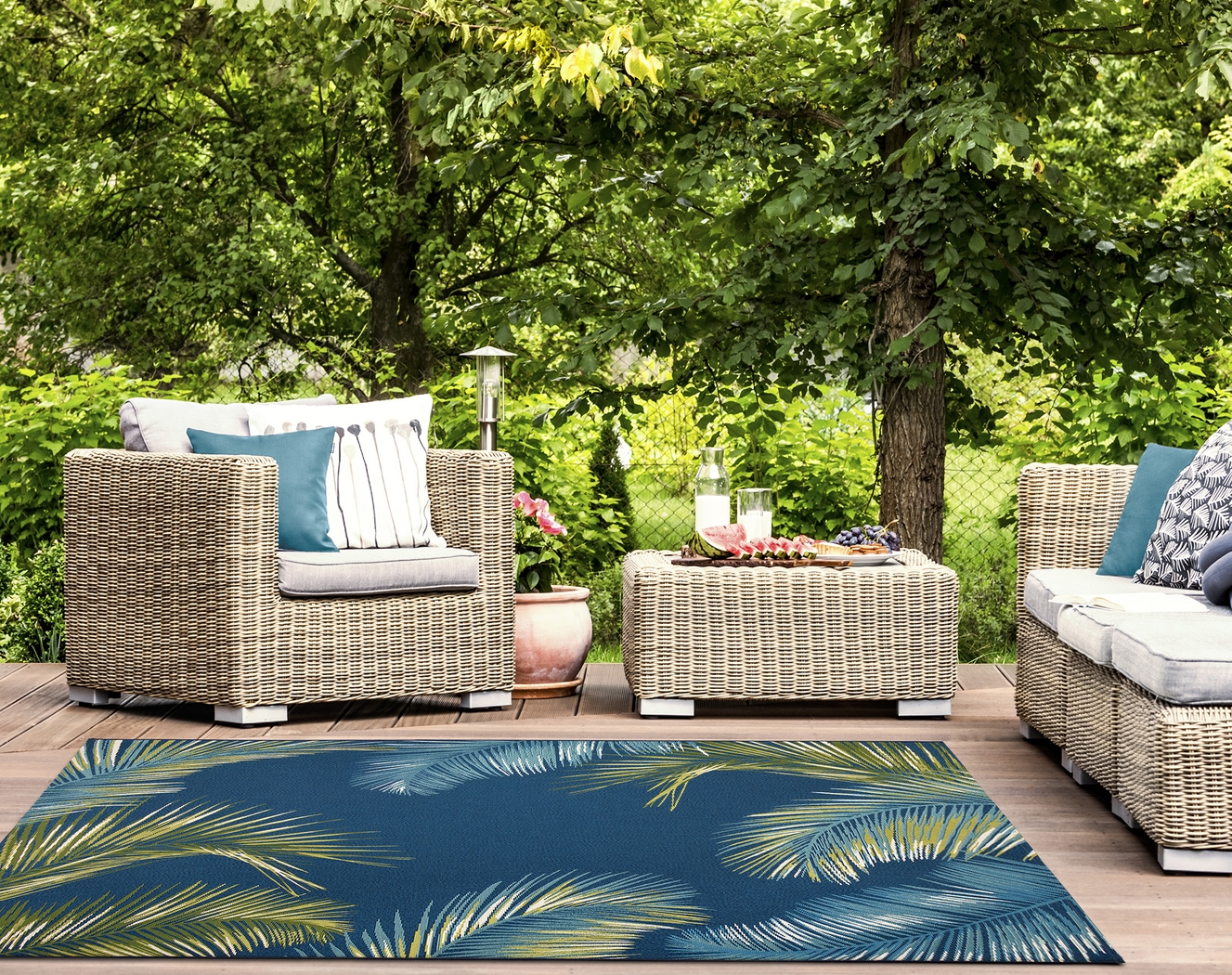 Marina Palms Navy 4'10 x 7'6 Indoor/Outdoor Rug - Thumbnail - Image 5