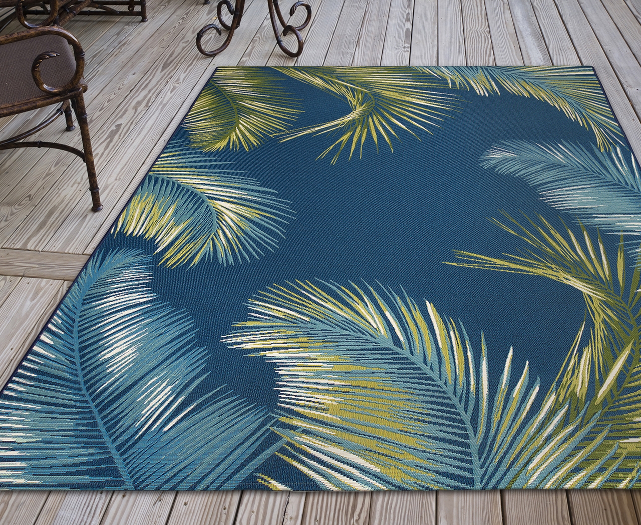 Marina Palms Navy 4'10 x 7'6 Indoor/Outdoor Rug - Thumbnail - Image 6