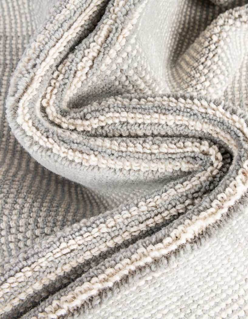 Marmot Light Gray 5'1 x 8' Rug - Thumbnail - Image 4