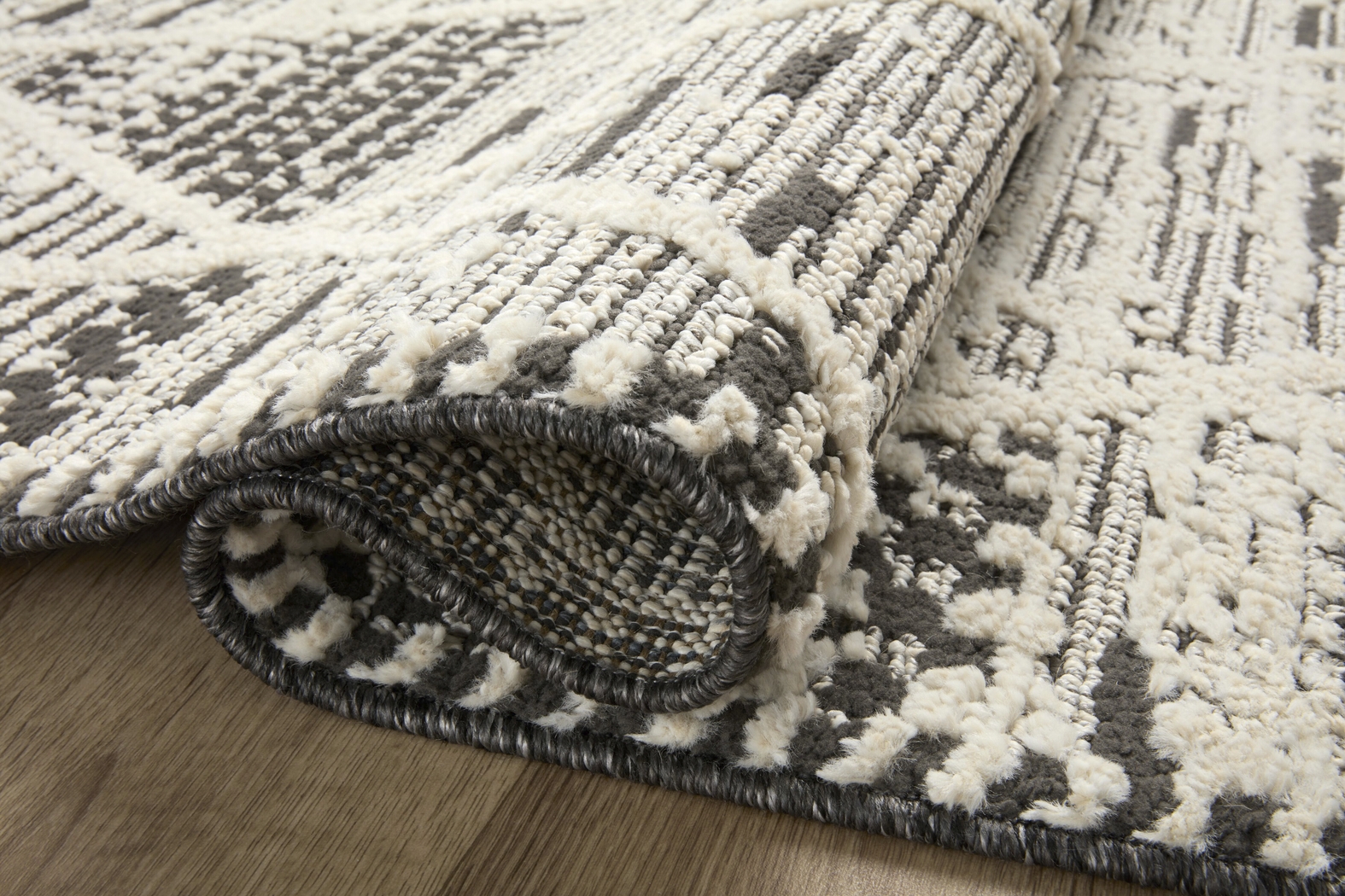 Marsa Black 5'3 x 7'6 Rug - Thumbnail - Image 3