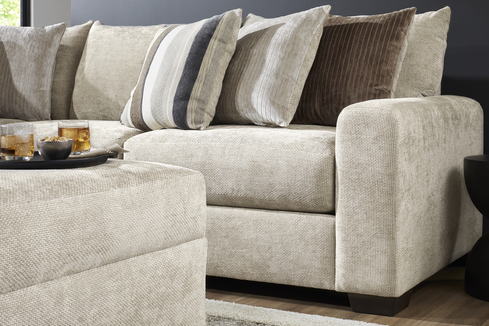 Martin Brown 5 Pc Sectional Living Room - Thumbnail - Image 4