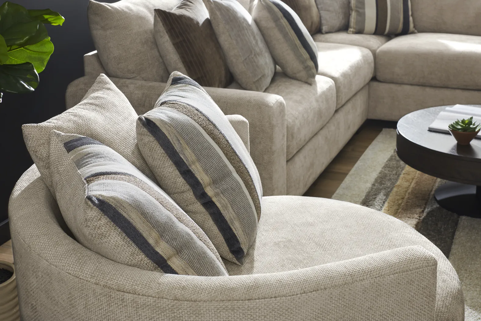 Martin Brown Swivel Chair - Thumbnail - Image 3