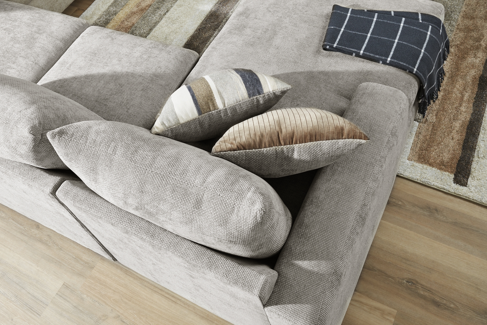 Martin Gray 5 Pc Sectional Living Room - Thumbnail - Image 7