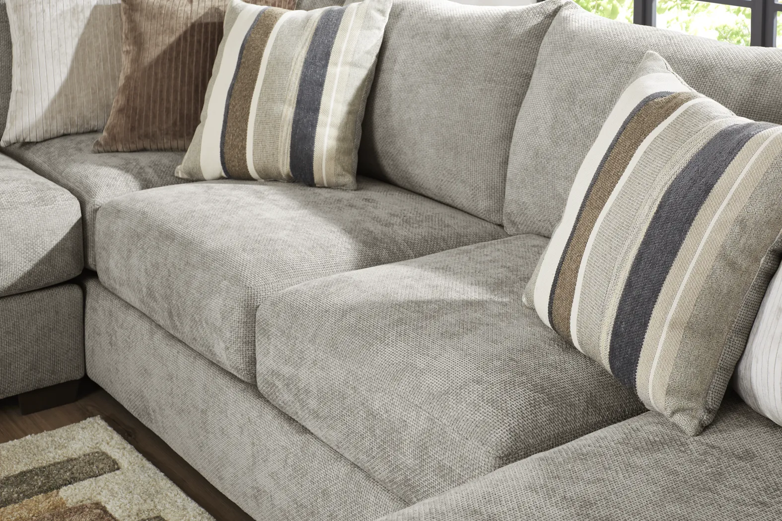 Martin Gray 6 Pc Sectional Living Room - Thumbnail - Image 6