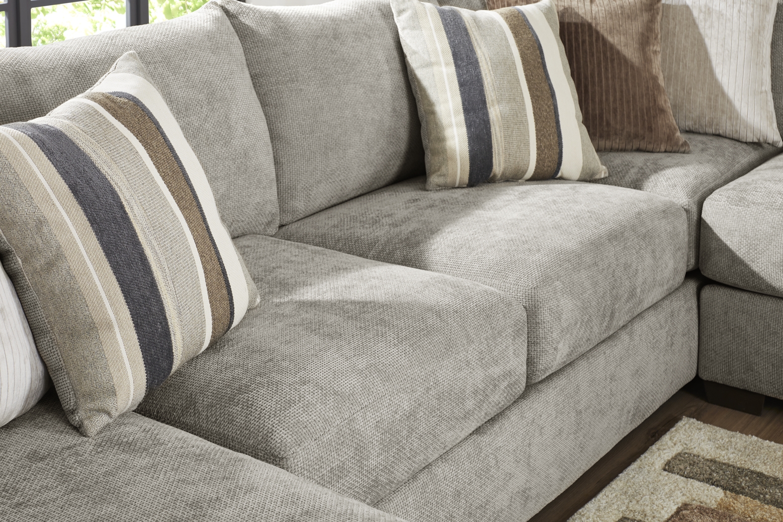 Martin Gray 6 Pc Sectional Living Room - Thumbnail - Image 6