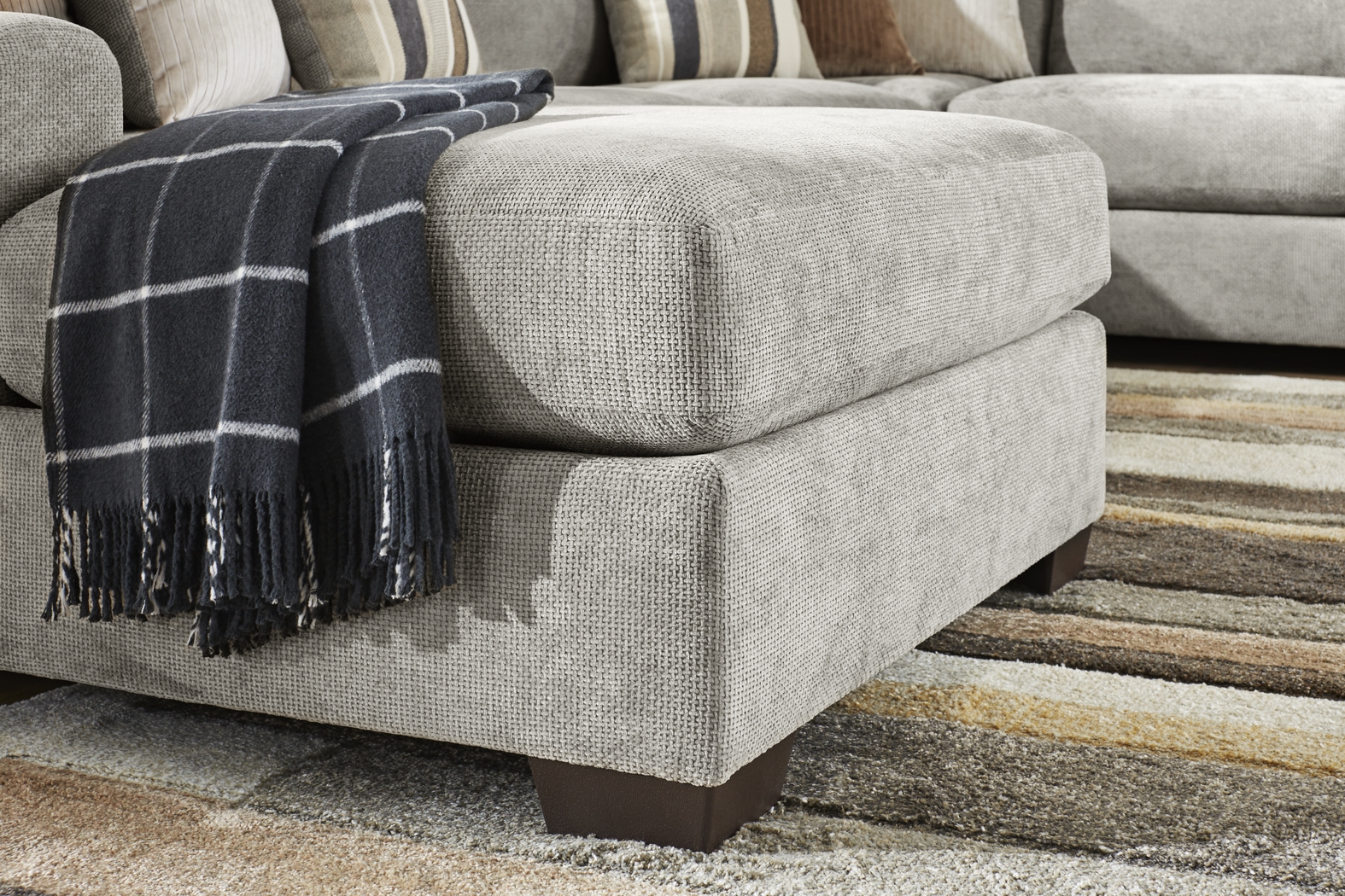 Martin Gray 6 Pc Sectional Living Room - Thumbnail - Image 10