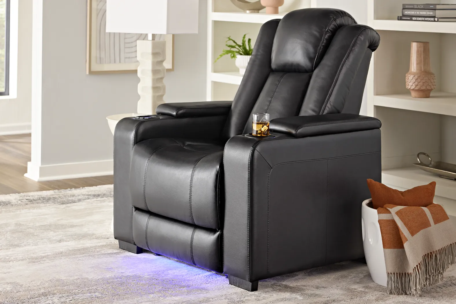 Maverick Black Dual Power Recliner - Thumbnail - Image 3