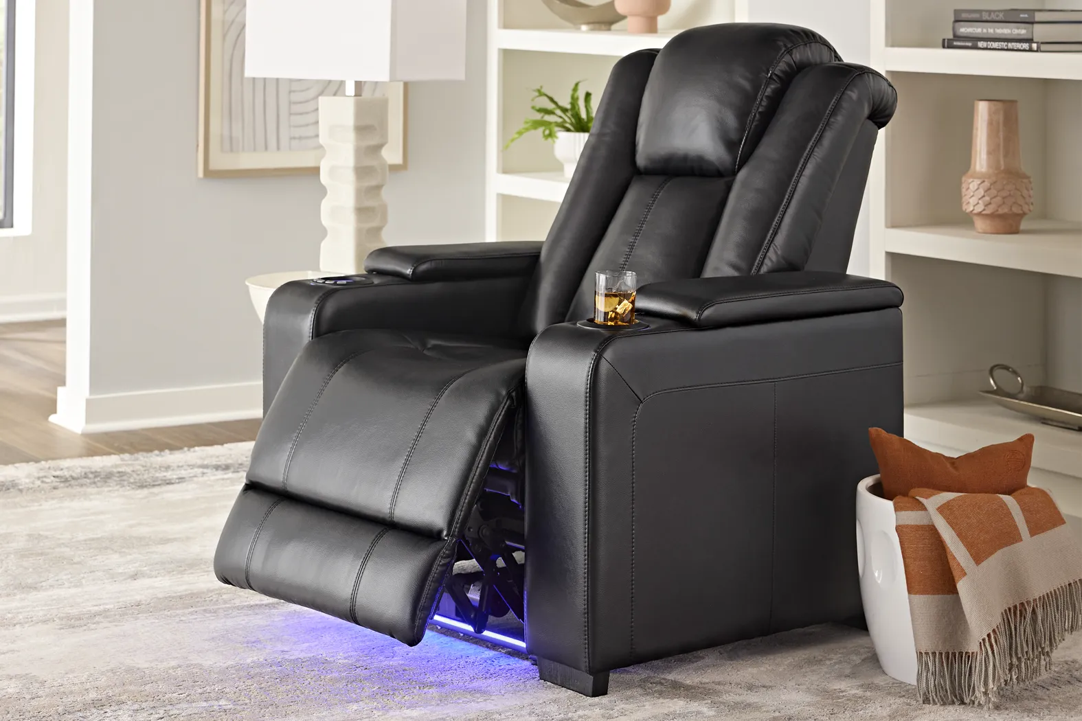 Maverick Black Dual Power Recliner - Thumbnail - Image 7