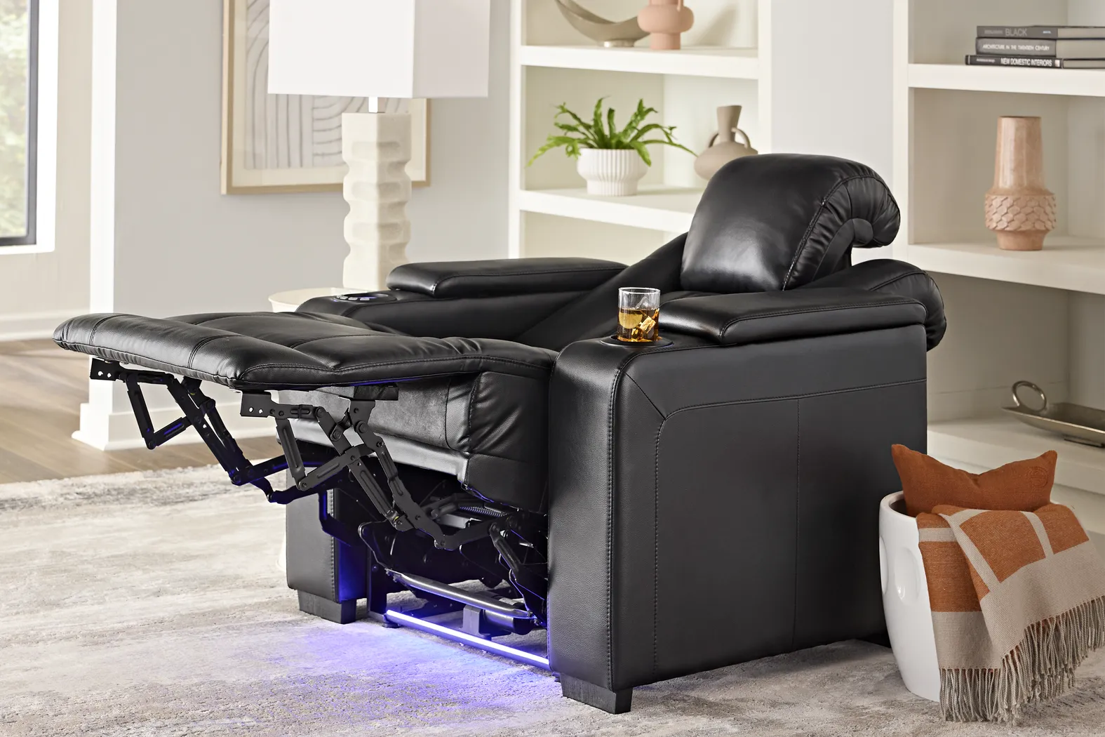 Maverick Black Dual Power Recliner - Thumbnail - Image 9