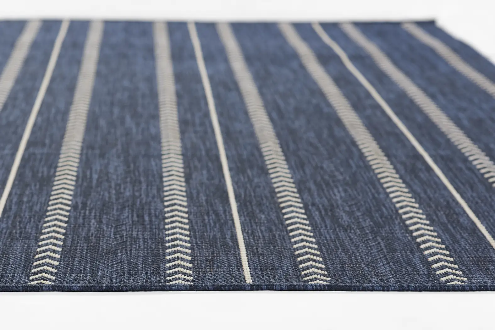 Mavi Navy 5'3 X 7' Indoor/Outdoor Rug - Thumbnail - Image 4