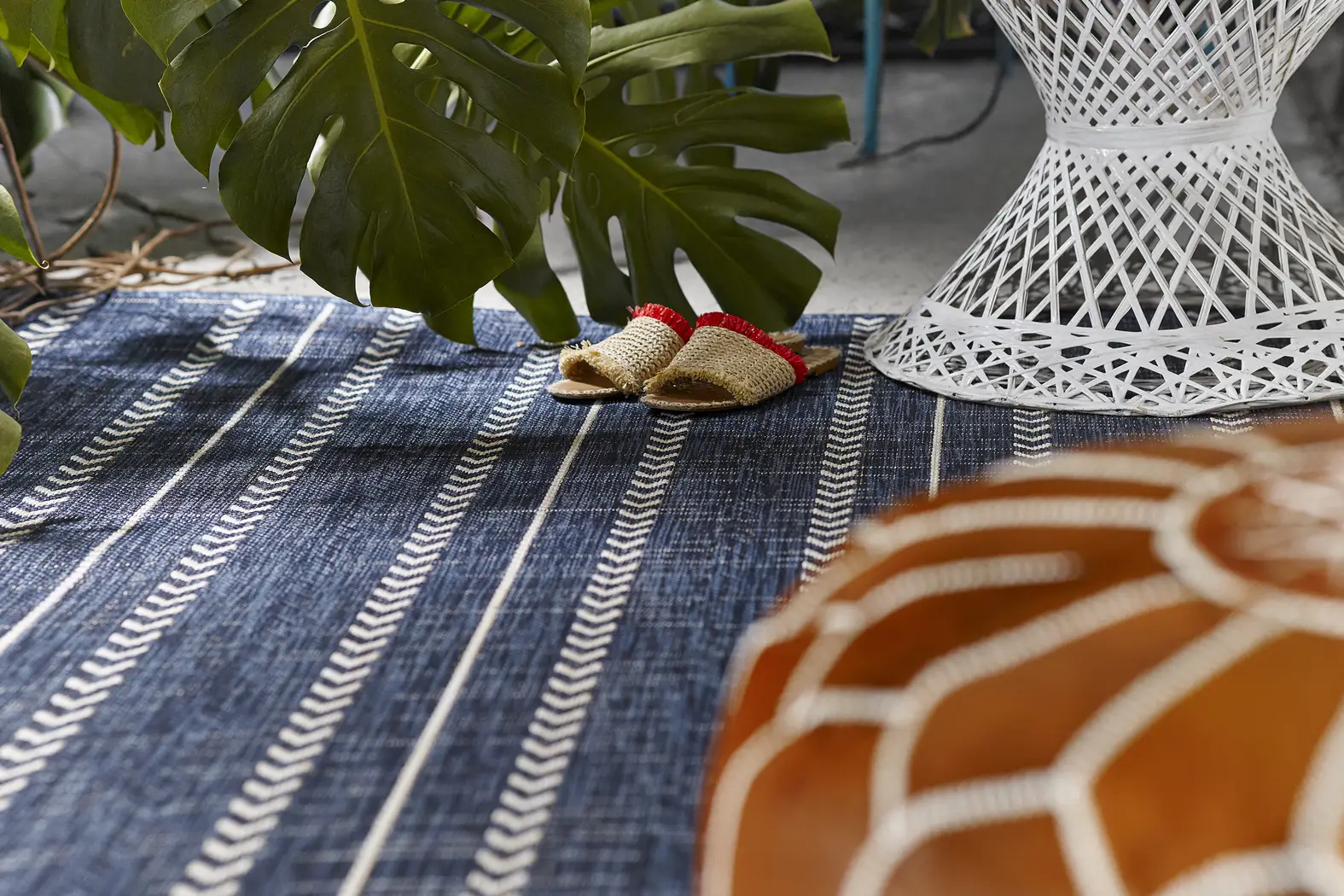 Mavi Navy 5'3 X 7' Indoor/Outdoor Rug - Thumbnail - Image 5